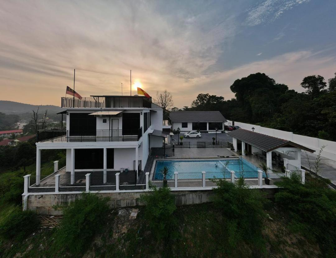 Jenderam Hill Villa Сепанг Екстериор снимка