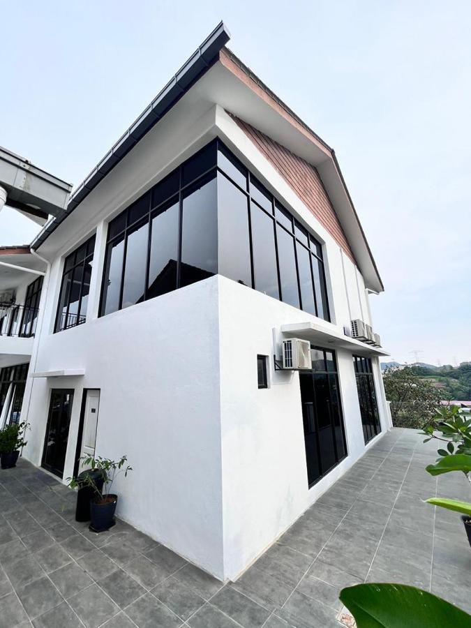 Jenderam Hill Villa Сепанг Екстериор снимка